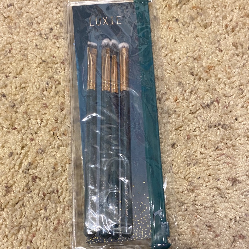 New Luxie Brush Set with Gold and Black handles